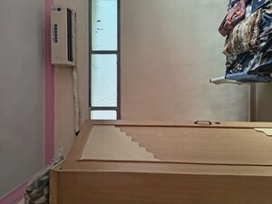 Room in 1 BHK Apartment at Kurla West – for Rent