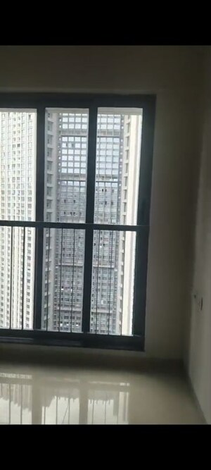 Room in 1.5 BHK Apartment at Kalpataru Elitus, Mulund West – for Rent