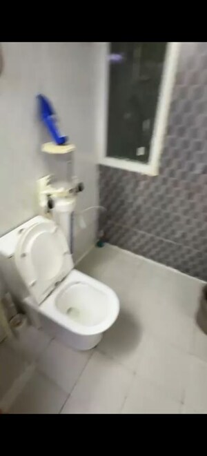 Bathroom in 2.5 BHK Apartment at Express Zenith, Sector 77 – for Rent