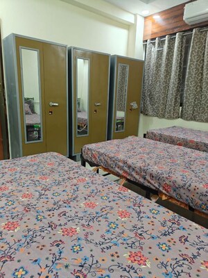 Bedroom in  Pg at Unnat Nagar – for Rent