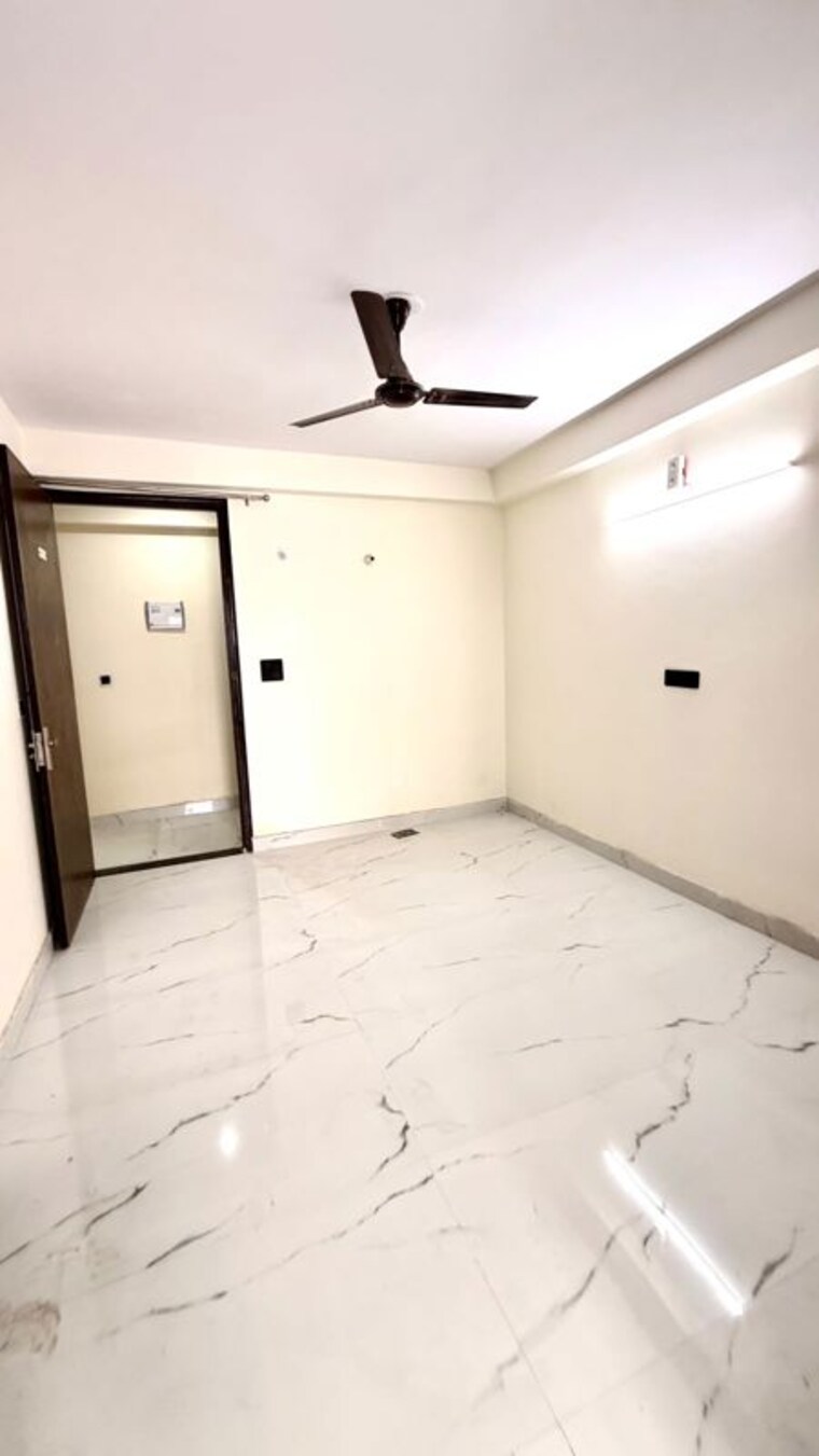 Room, freedom fighters enclave 1 Bedroom 440 Sq.Ft. Apartment In Freedom Fighters Enclave Delhi 10586102