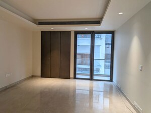 Room in 4 BHK Apartment at Greater Kailash I – for Rent