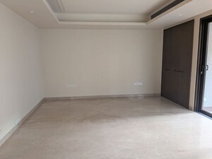 Room in 4 BHK Apartment at Greater Kailash I – for Rent