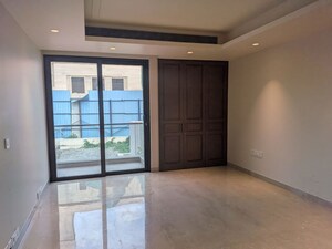 Room in 4 BHK Apartment at Greater Kailash I – for Rent