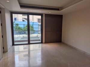Room in 4 BHK Apartment at Greater Kailash I – for Rent