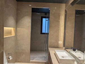 Room in 4 BHK Apartment at Greater Kailash I – for Rent