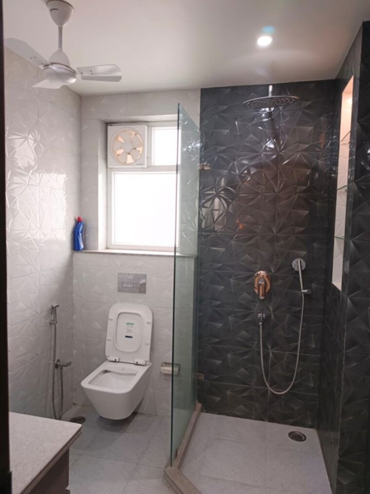 Bathroom, greater kailash i 3 Bedroom 1600 Sq.Ft. Builder Floor In Greater Kailash I Delhi 10586105