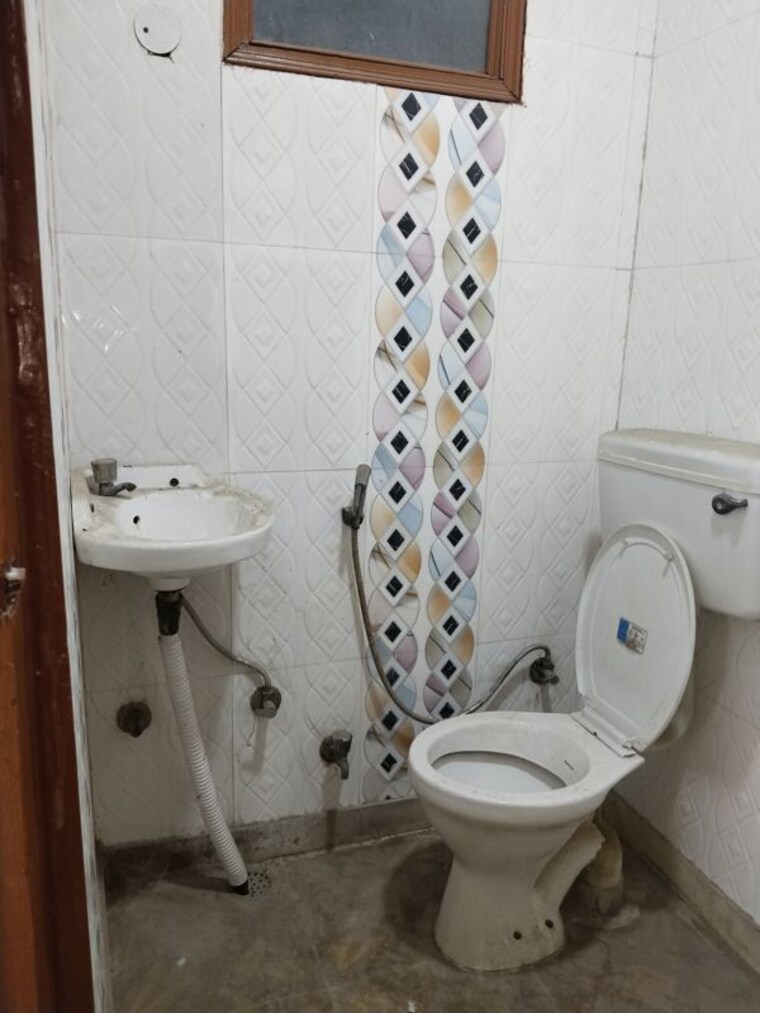 Bathroom, panchsheel vihar 2 Bedroom 800 Sq.Ft. Apartment In Panchsheel Vihar Delhi 10586121