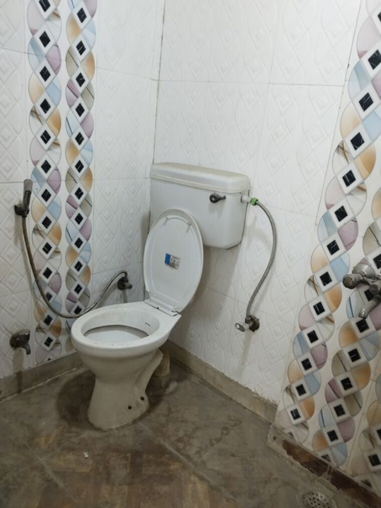 Bathroom, panchsheel vihar 2 Bedroom 800 Sq.Ft. Apartment In Panchsheel Vihar Delhi 10586121