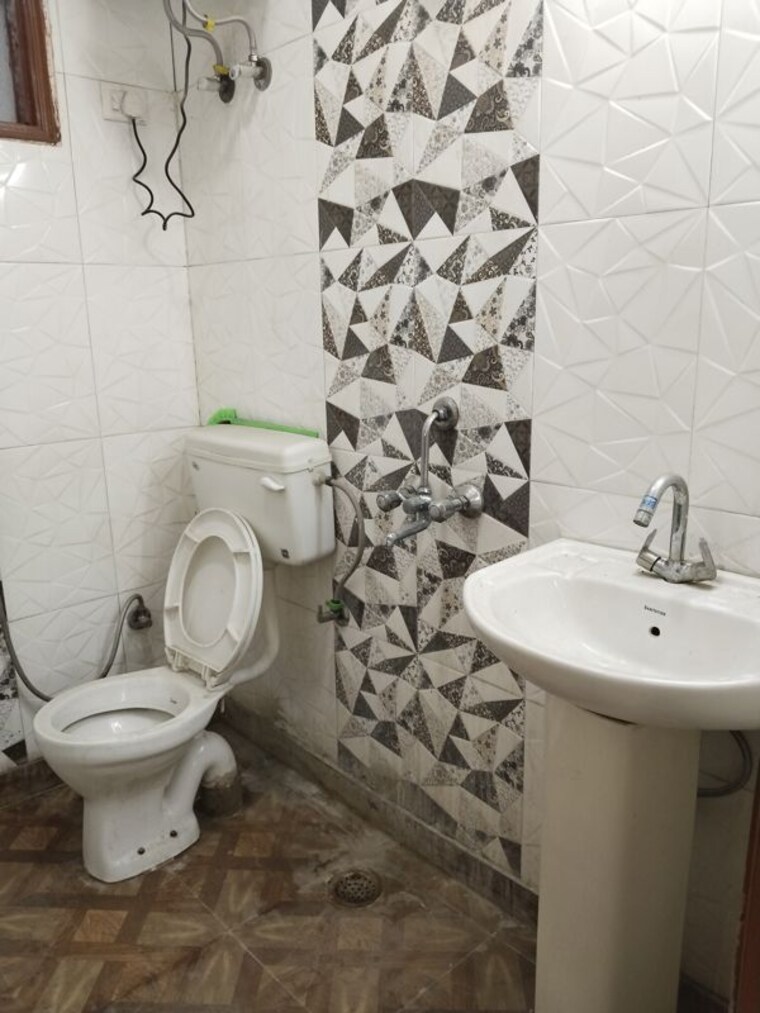 Bathroom, panchsheel vihar 2 Bedroom 800 Sq.Ft. Apartment In Panchsheel Vihar Delhi 10586121