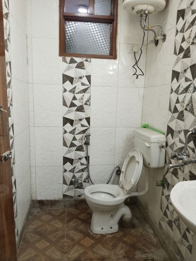 Bathroom, panchsheel vihar 2 Bedroom 800 Sq.Ft. Apartment In Panchsheel Vihar Delhi 10586121