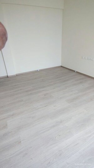 Room in 2 BHK Apartment at Sheth Auris Serenity Tower 3, Malad West – for Rent