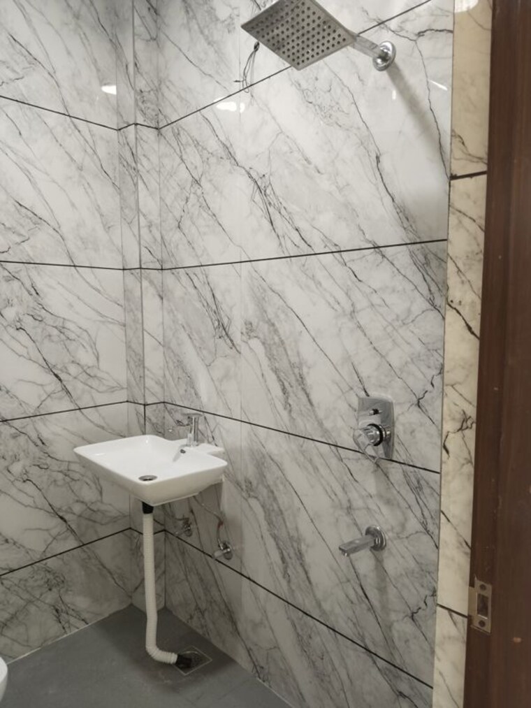 Bathroom, khirki extension 1 Bedroom 500 Sq.Ft. Apartment In Khirki Extension Delhi 10586127