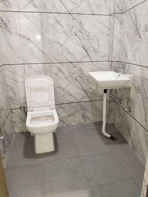 Bathroom in 1 BHK Apartment at Khirki Extension – for Rent