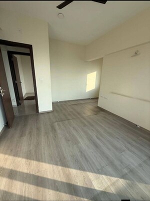 Room in 3 BHK Apartment at Sheth Auris Serenity Tower 2, Malad West – for Rent