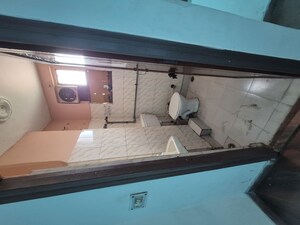 Furnished Amenities in 2.5 BHK Builder Floor at Mayur Vihar – for Rent