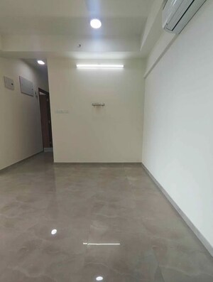 Room in 2 BHK Apartment at Sheth Auris Bliss, Malad West – for Rent