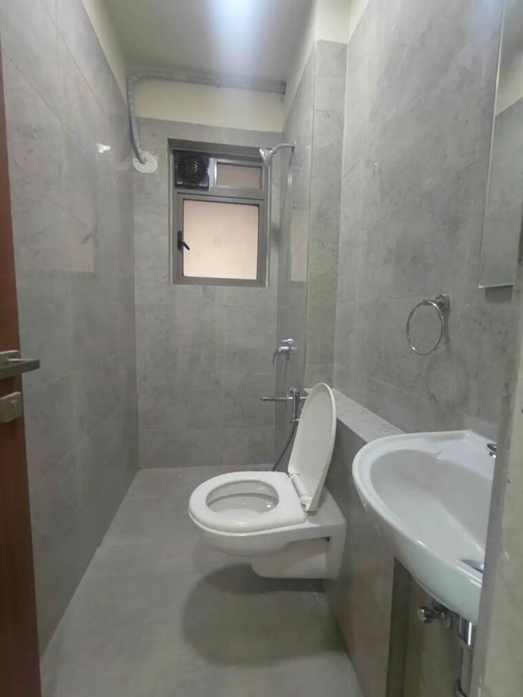 Bathroom, sheth-auris-bliss 2 Bedroom 999 Sq.Ft. Apartment In Malad West Mumbai 10408046