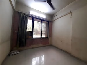 Room in 1.5 BHK Apartment at Siddharth Nagar CHS Goregaon, Goregaon West – for Rent