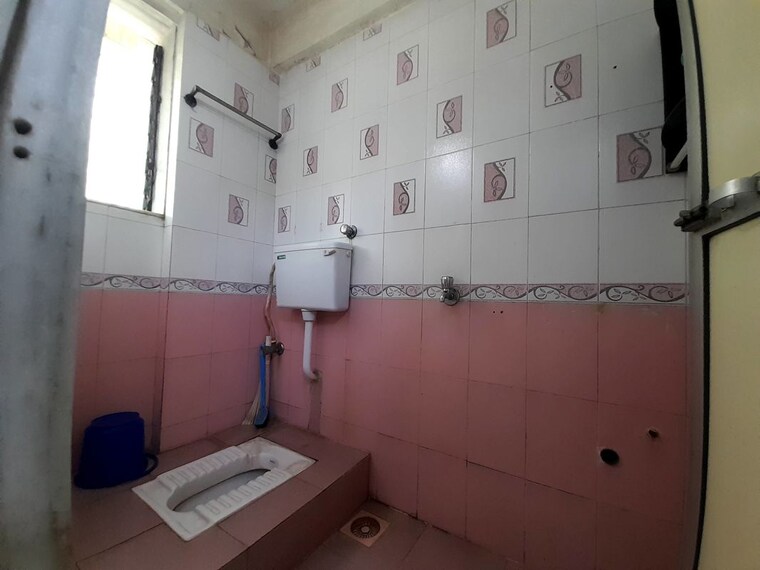 Bathroom, siddharth-nagar-chs-goregaon 1.5 Bedroom 460 Sq.Ft. Apartment In Goregaon West Mumbai 10586131