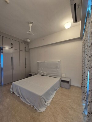 Bathroom in 4 BHK Apartment at Raheja Imperia, Worli – for Rent