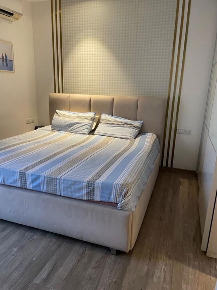 Bedroom, dlf-the-carlton-estate 3 Bedroom 1350 Sq.Ft. Apartment In Dlf Phase V Gurgaon 10586180