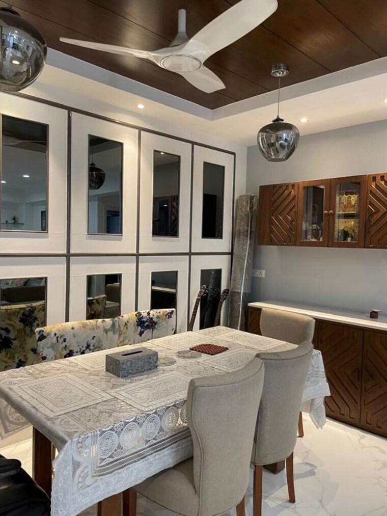Team Area, dlf-the-carlton-estate 3 Bedroom 1350 Sq.Ft. Apartment In Dlf Phase V Gurgaon 10586180