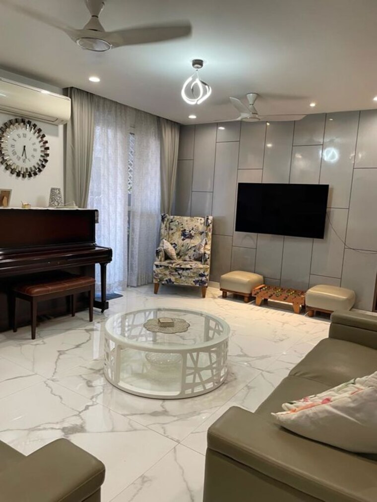 Team Area, dlf-the-carlton-estate 3 Bedroom 1350 Sq.Ft. Apartment In Dlf Phase V Gurgaon 10586180