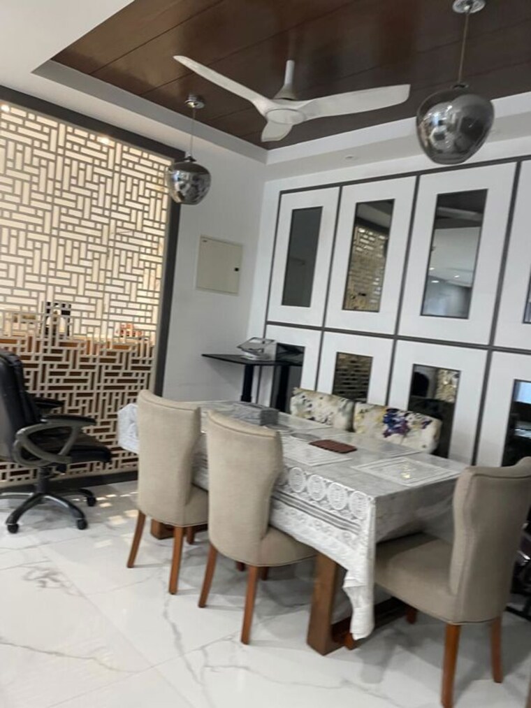 Team Area, dlf-the-carlton-estate 3 Bedroom 1350 Sq.Ft. Apartment In Dlf Phase V Gurgaon 10586180