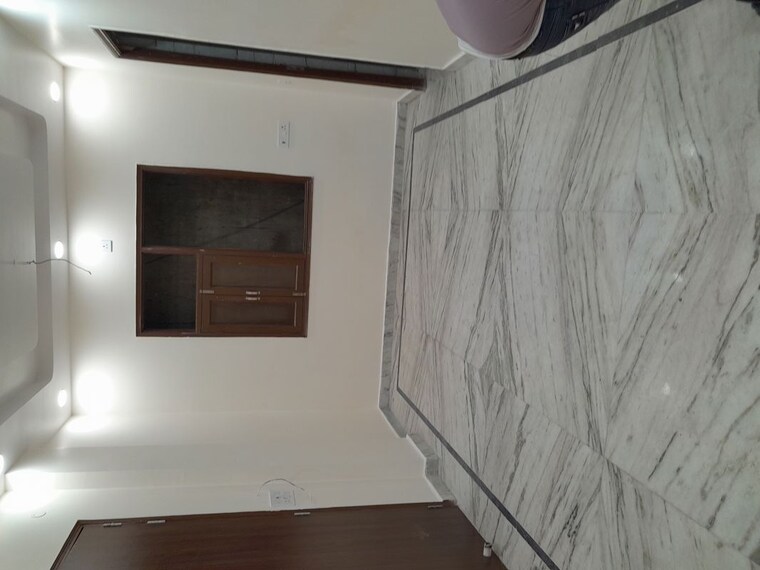 Room, rohini sector 11 3 Bedroom 85 Sq.Yd. Builder Floor In Rohini Sector 11 Delhi 10586182