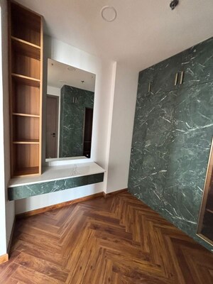 Room in 3.5 BHK Apartment at Shalimar Belvedere Court, Gomti Nagar – for Rent