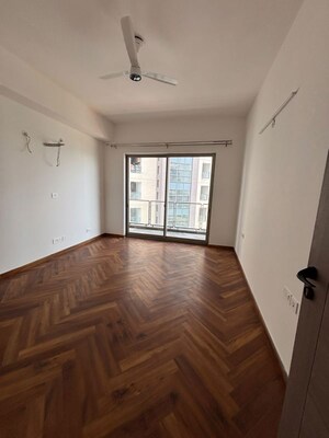 Room in 3.5 BHK Apartment at Shalimar Belvedere Court, Gomti Nagar – for Rent