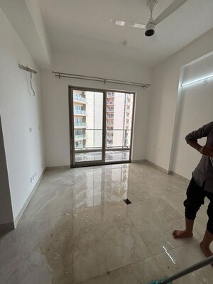 Room in 3.5 BHK Apartment at Shalimar Belvedere Court, Gomti Nagar – for Rent