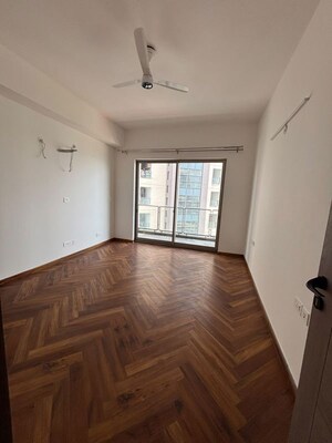 Room in 3.5 BHK Apartment at Shalimar Belvedere Court, Gomti Nagar – for Rent