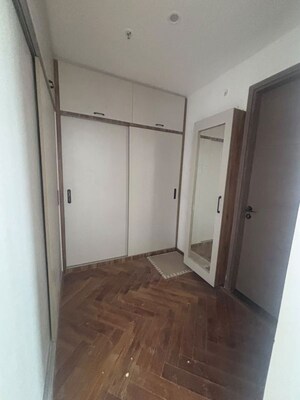 Room in 3.5 BHK Apartment at Shalimar Belvedere Court, Gomti Nagar – for Rent
