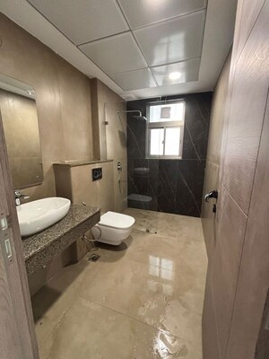 Bathroom in 3.5 BHK Apartment at Shalimar Belvedere Court, Gomti Nagar – for Rent
