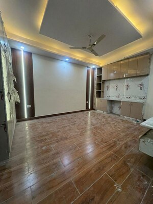 Room in 4 BHK Builder Floor at Sector 73 – for Sale