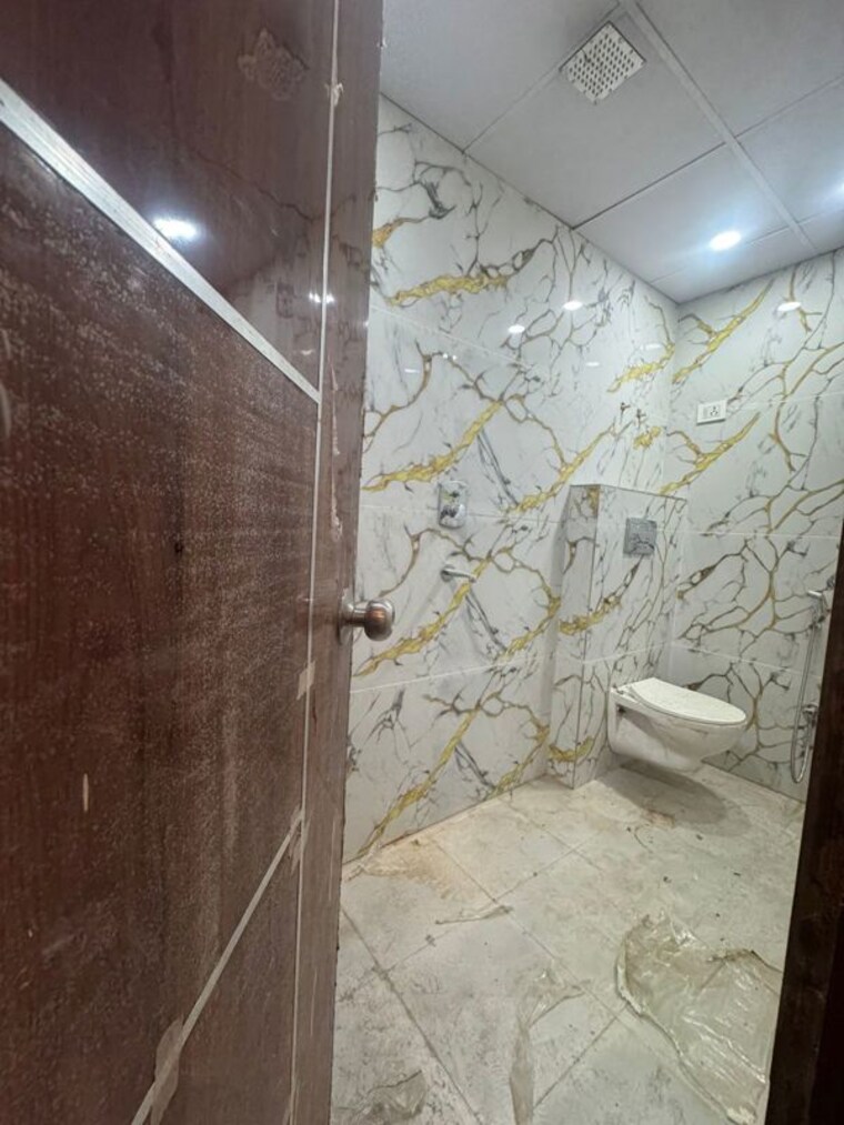 Attached Bathroom, sector 73 4 Bedroom 1785 Sq.Ft. Builder Floor In Sector 73 Noida 10584597