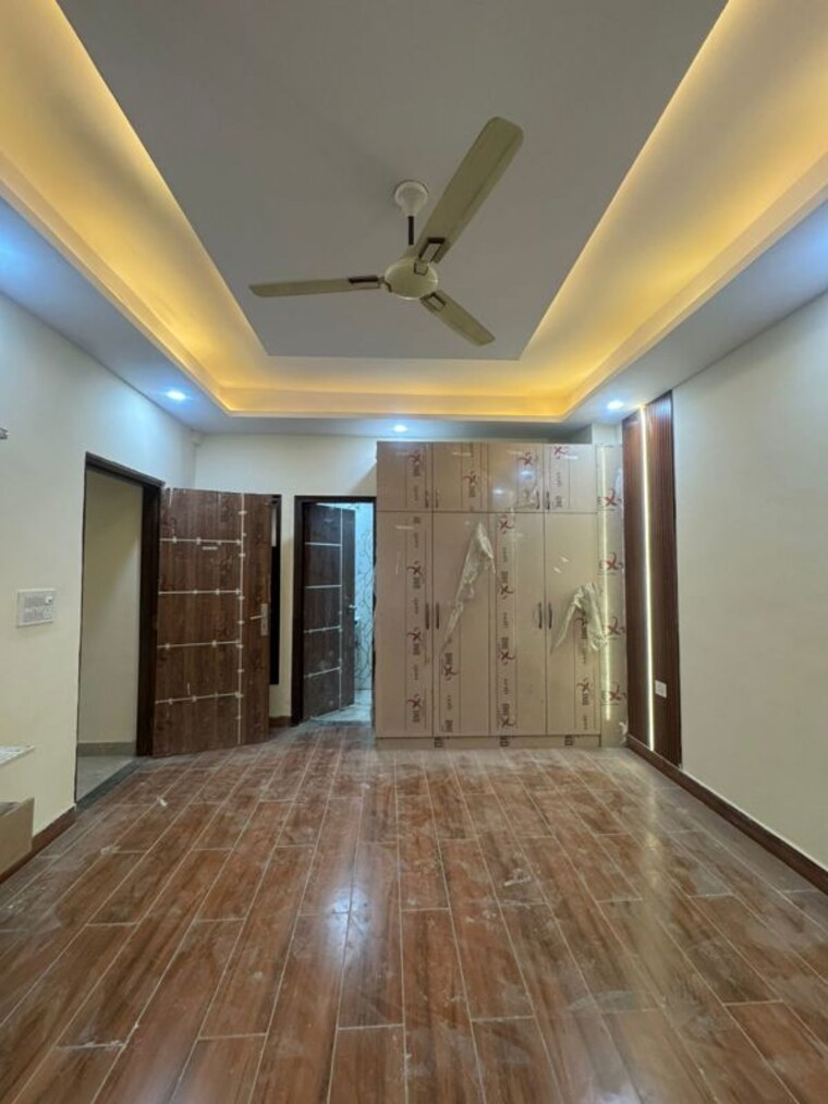 Room, sector 73 4 Bedroom 1785 Sq.Ft. Builder Floor In Sector 73 Noida 10584597