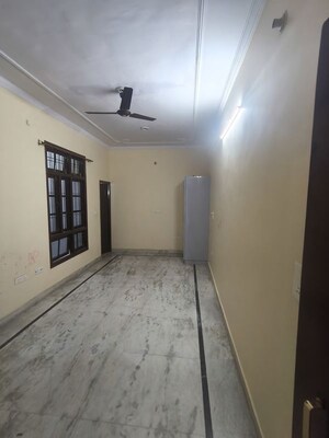 Room in 2 BHK Independent House at Gomti Nagar – for Rent