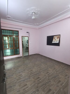 Room in 3 BHK Independent House at Gomti Nagar – for Rent