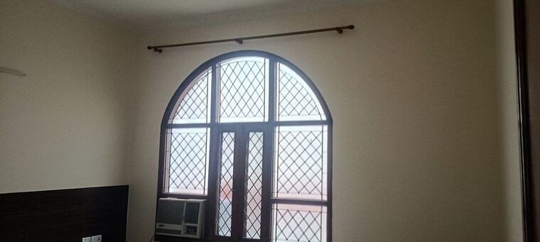 undefined, sector 40 2 Bedroom 162 Sq.Mt. Villa In Sector 40 Noida 10586227
