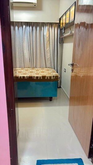 Furnished Amenities in 2 BHK Apartment at Metro The Curve, Malad West – for Rent