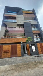 3 BHK + Servant Room 2400 Sq.Ft. Builder Floor in Safdarjung Enclave