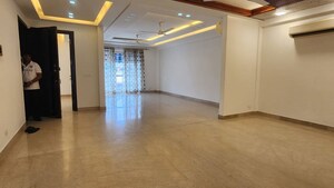 Room in 3 BHK Builder Floor at Safdarjung Enclave – for Rent
