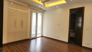 Room in 3 BHK Builder Floor at Safdarjung Enclave – for Rent