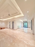 4 BHK + Servant Room 300 Sq.Yd. Builder Floor in Navjeevan Vihar