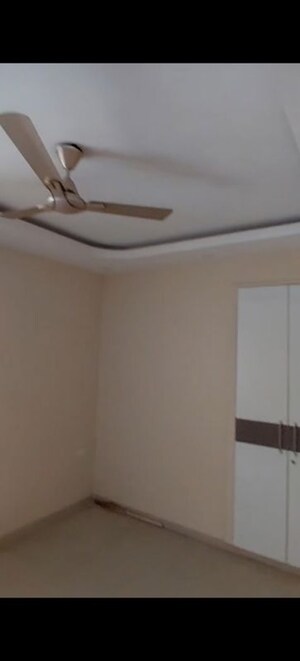 Room in 4 BHK Apartment at Aditya Urban Casa, Sector 78 – for Rent