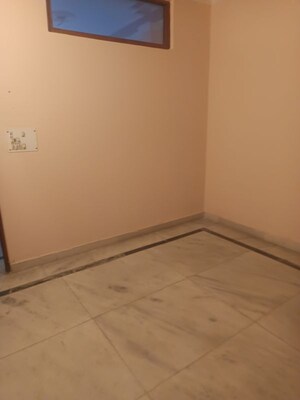 Room in 2 BHK Apartment at Rohini Sector 9 – for Rent