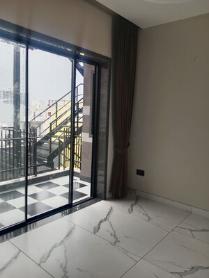 Room in 2 BHK Builder Floor at Sector 18 – for Rent
